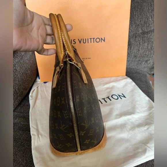 Louis Vuitton Alma in Monogram - Picture 12 of 13